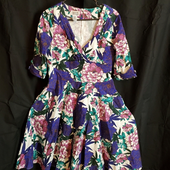 Unique Vintage Retro Dress - Picture 1 of 3
